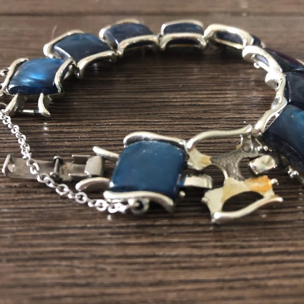 Vintage sliver & blue stone square linked bracelet (tiny flaw)